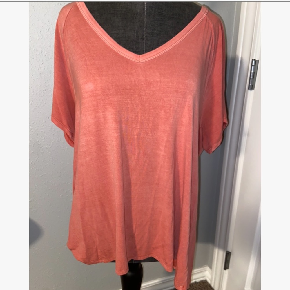 AE V-neck